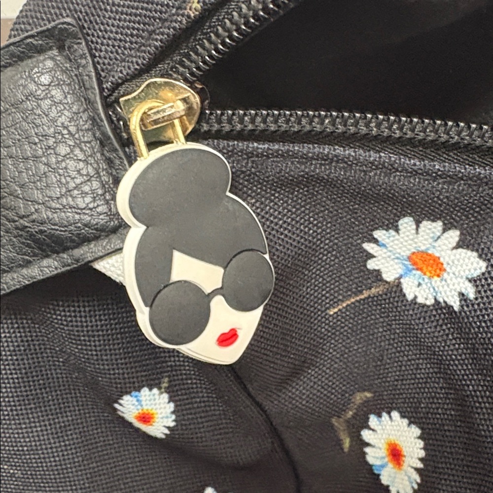 Alice + Olivia Fab, Fit, Fun Daisy Print Duffel Bag